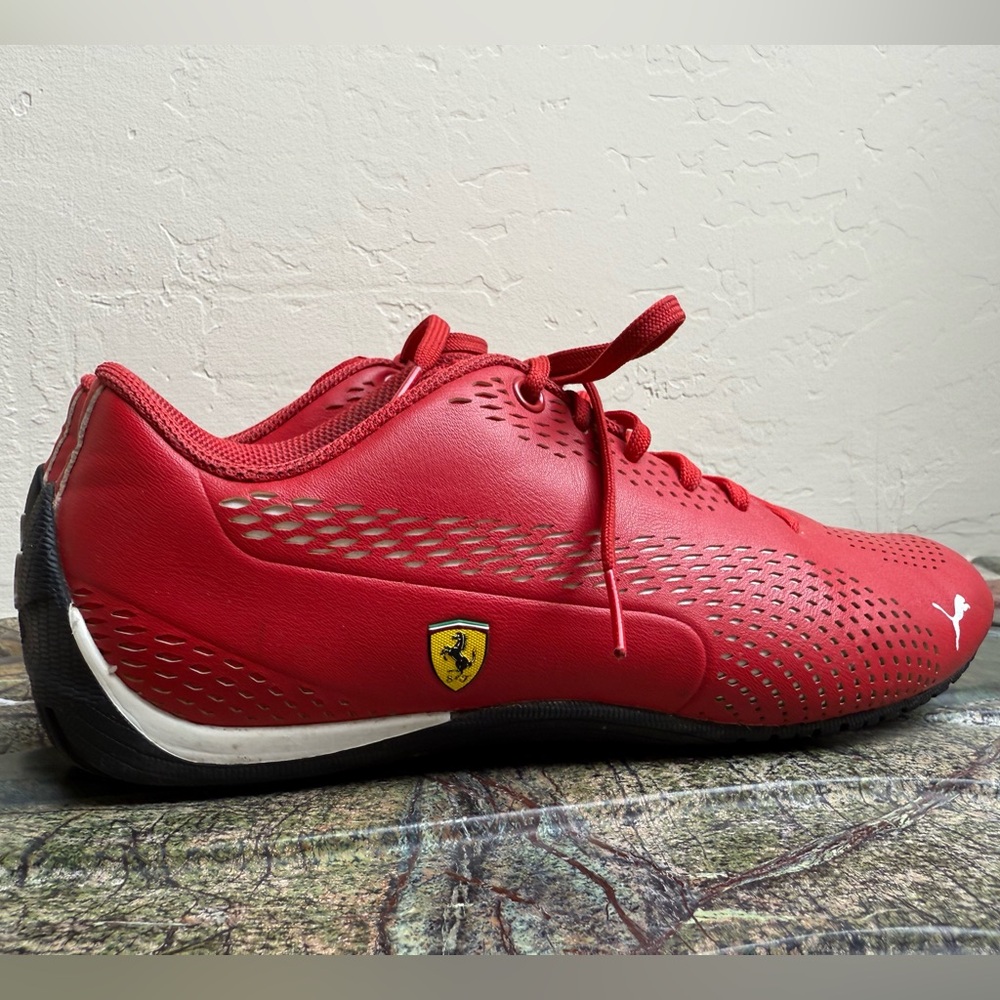 PUMA Unisex-Adult Ferrari Drift CAT 5 Ultra Sneaker Size 7.5